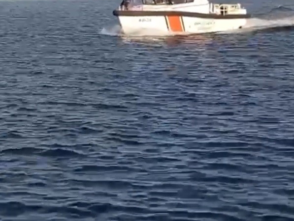 Biga’da alabora olan teknedeki 7 kişi Sahil Güvenlik ekiplerince kurtarıldı