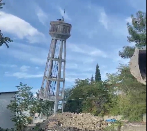 Bilecik’te 40 yıllık su deposu kulesi yıkıldı