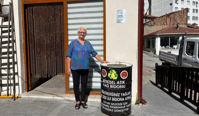 Bilecik’te 5 mahalleye geri dönüşebilen bitkisel atık yağlar için toplama noktaları yapıldı