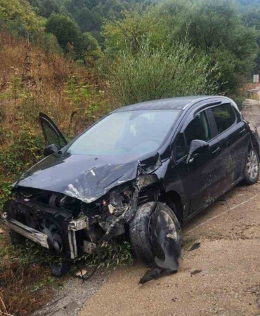 Bilecik’te otomobil su kanalına devrildi: 2 yaralı