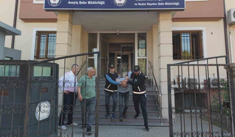Bir yıl önce bıçakladığı husumetlisini sokak ortasında öldürmüştü, tutuklandı