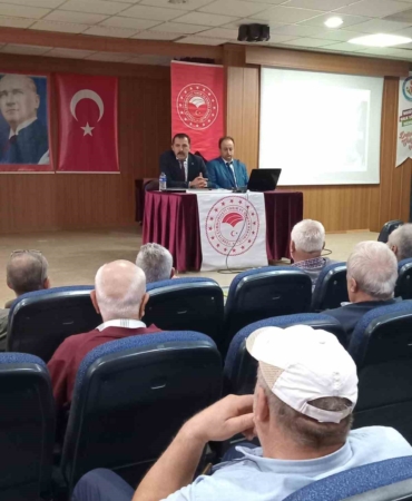 Bozüyük’te üreticiler yeni destekleme modeli ve  işlenmeyen arazilerin kiraya verilmesi konusunda bilgilendirildi