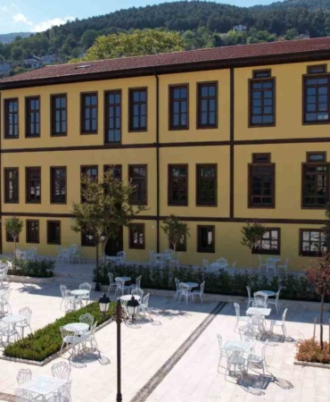 Bursa’da 168 yıllık tarihi bina, Alev Alatlı Şehir Düşünce ve Sanat Merkezi oldu