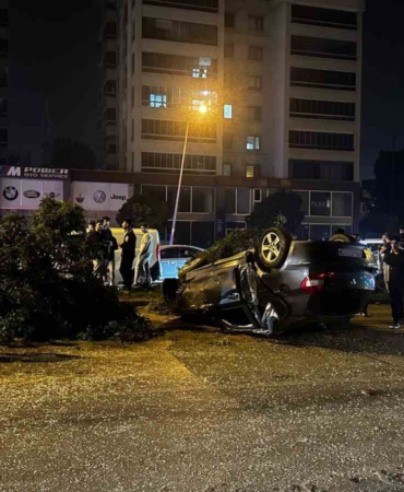 Bursa’da feci kaza: Önce ağaçları yıktı, sonra takla atarak karşı seride uçtu