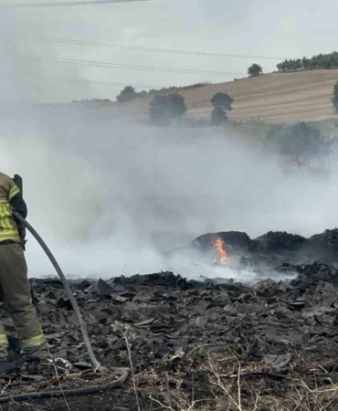 Bursa’da korkutan yangın : Kauçuklar yandı, gökyüzü siyah dumanla kaplandı