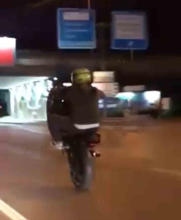 Bursa’da motosiklet sürücülerinin tehlikeli yolculukları kamerada