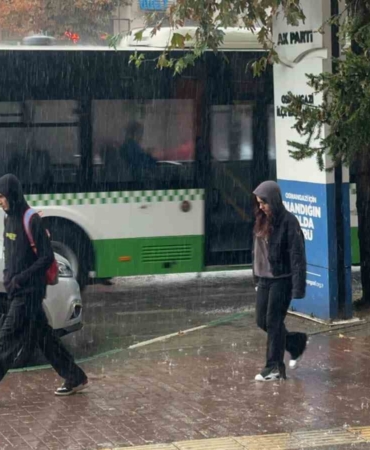 Bursa’da sağanak yağış etkili oldu