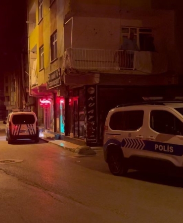 Bursa’da sokak arasında karşılaştığı husumetlisine kurşun yağdırdı