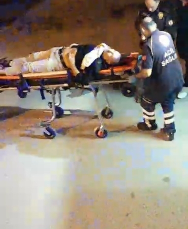 Bursa’da sokakta karşılaştığı husumetlisini bıçaklayarak ağır yaraladı, o anlar kamerada