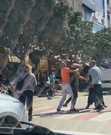 Bursa’da yol verme kavgası boks maçını aratmadı