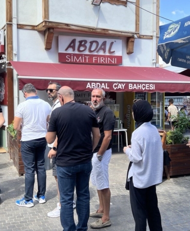 Bursa’nın meşhur lezzeti tahinli pide için uzun kuyruklar oluştu