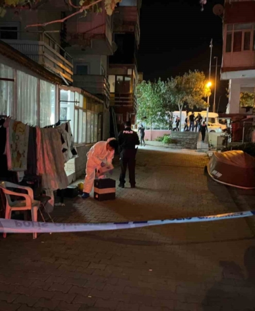 Büyükçekmece’de operasyonda yakalanacağını anlayan şüpheli kendisine ateş ederek yaşamına son verdi