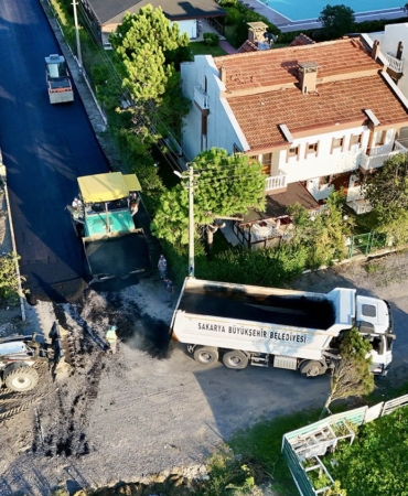 Büyükşehir’in asfalt mesaisi kuzeyde başladı: Kocaali’nin iki caddesi yenileniyor