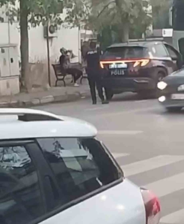 Cadde ortasında ağzına silah dayadı