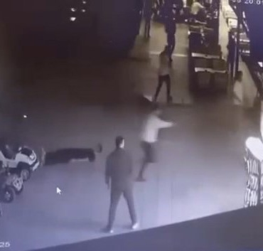 Çalıştığı kafeye patronu ile helalleşmek için gitti, abisiyle birlikte öldürüldü