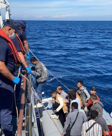 Çanakkale açıklarında 25 kaçak göçmen yakalandı