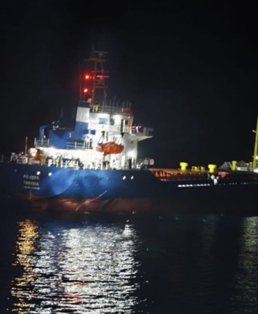 Çanakkale Boğazı’ndan geçen kuru yük gemisi makine arızası yaptı