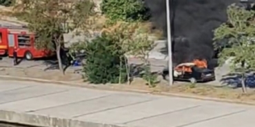 Çanakkale’de park halindeki otomobil alev alev yandı