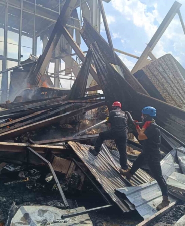 Cephanelik gibi patlayan fabrikanın içinden yeni görüntüler: Adeta savaş alanına dönmüş