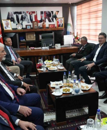 CHP Genel Başkanı Özel: “Avrupa Birliği’ne giriyoruz, milletin yüzünü güldürüyoruz”