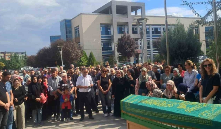 Çocuk doktoru kansere yenik düştü