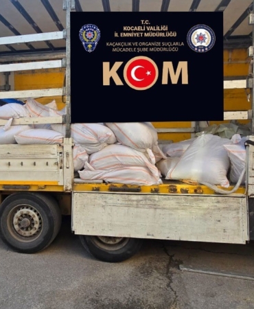 Çuval çuval kaçak tütün ele geçirildi