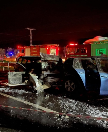 D-650’de feci kaza: Alev alan otomobilde yanarak can verdi