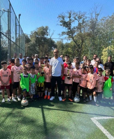 Deliklikaya Mahallesi muhtarı Mustafa Borçlanmış, çocukları spora teşvik ediyor