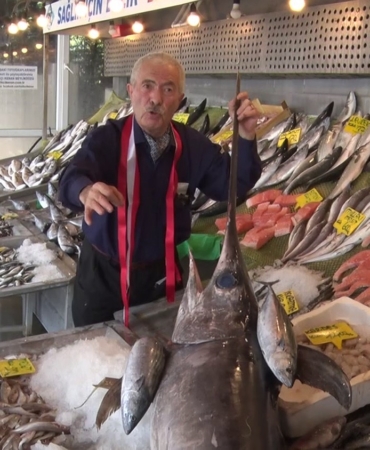 Denizlerde palamut ve kılıç balığı bolluğu tezgahlara yansıdı