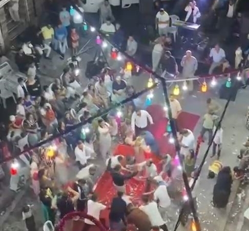 Düğünde ortalık savaş alanına döndü; O anlar kamerada