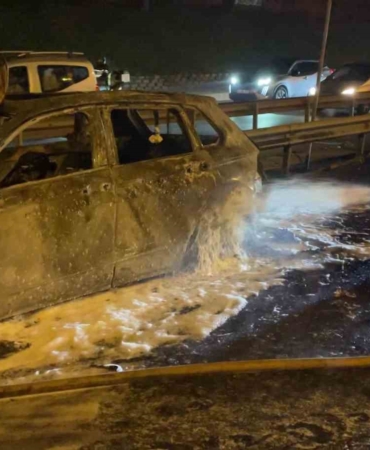 E5 karayolunda seyir halindeki araç alev alev yandı, o anlar kamerada