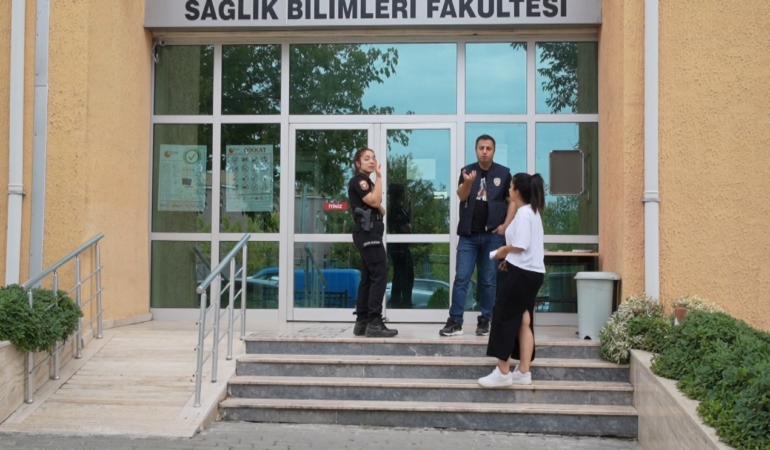 Edirne’de KPSS’ye geç kalan adaylar içeri alınmadı