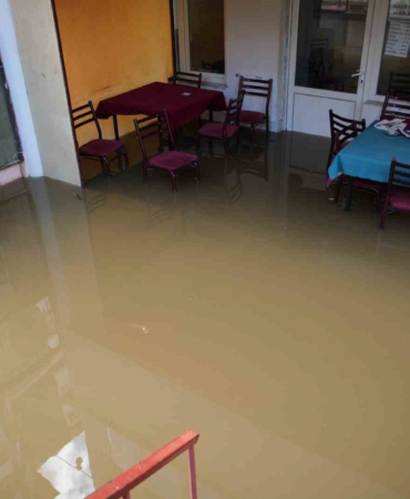 Edirne’de sağanak nedeniyle zemin katları su bastı