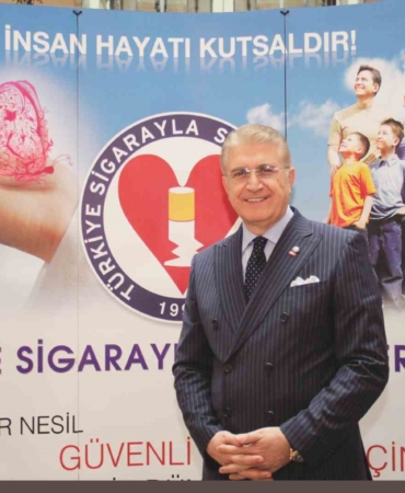 Elektronik sigaralar bağımlılık riskini artırarak genç nesillerin sağlığını olumsuz etkiliyor