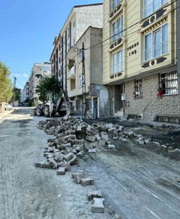 Esenyurt Belediyesi, yolları yeniliyor