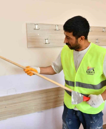 Esenyurt Belediyesi’nden ilçedeki okullarda yenileme çalışması