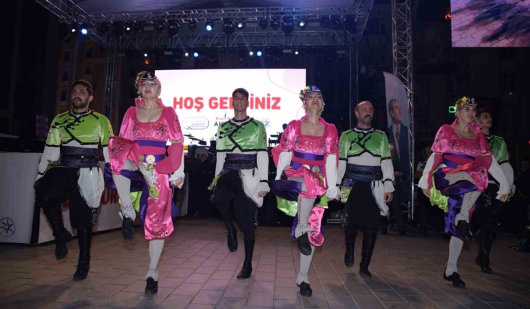 Esenyurt’ta 3. Kardeş Kültürler Festivali vatandaşların yoğun ilgisiyle başladı