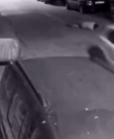 Esenyurt’ta bir kişiyi süratle giden arabadan sokağa attılar