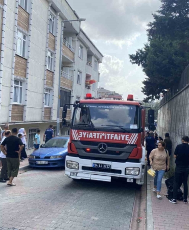 Esenyurt’ta ev yangını, itfaiye eri çocuğu böyle kurtardı