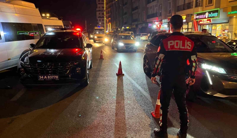 Esenyurt’ta huzur uygulamasında aranan şahıslar yakalandı