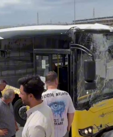 Esenyurt’ta İETT otobüsü kaza yaptı: İçinde yolcu olmaması facianın önüne geçti