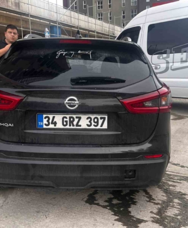 Esenyurt’ta otomobil engelli kadına çarptı: 2 yaralı