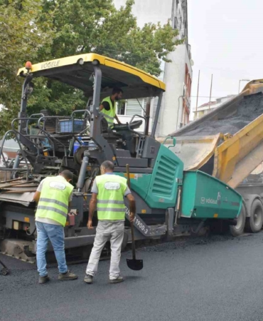 Esenyurt’ta tahrip olan yollar ve asfaltlar yenileniyor