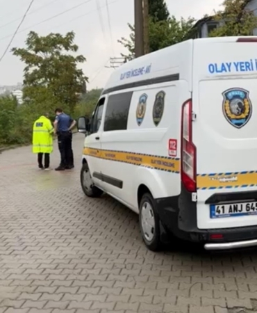 Evinin önünde silahlı saldırıya uğradı: 1 yaralı