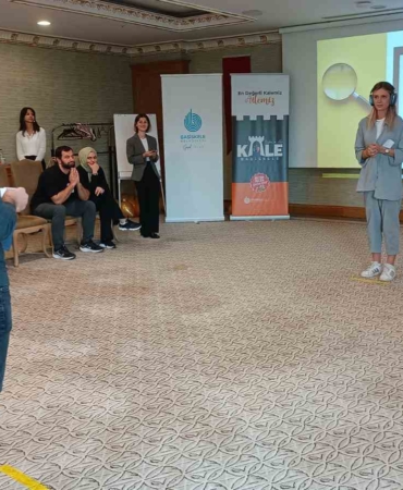 Evlilik okulu ile aile bağlarını güçlendiriyorlar