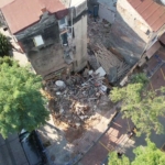 Fatih’te çöken metruk bina havadan görüntülendi