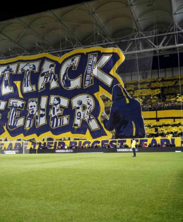 Fenerbahçeli taraftarlardan derbiye özel koreografi