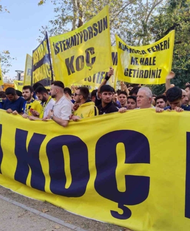 Fenerbahçe’nin bir grup taraftarı tepki amaçlı Yoğurtçu Parkı’nda toplandı