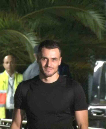 Fenerbahçe’nin yeni transferi Filip Kostic, İstanbul’a geldi
