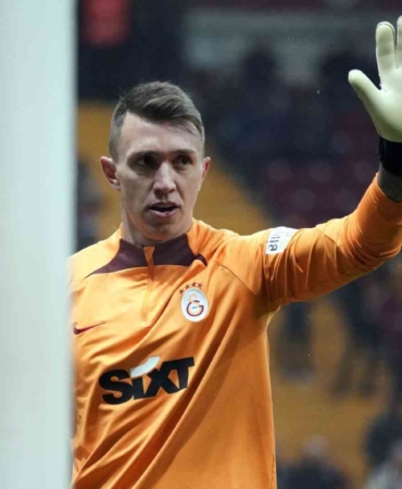 Galatasaray’da derbilerin en deneyimlisi Fernando Muslera